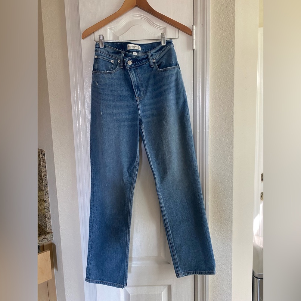 Abercrombie Crossover Curve Love Ultra High Rise The 90’s Straight Jeans